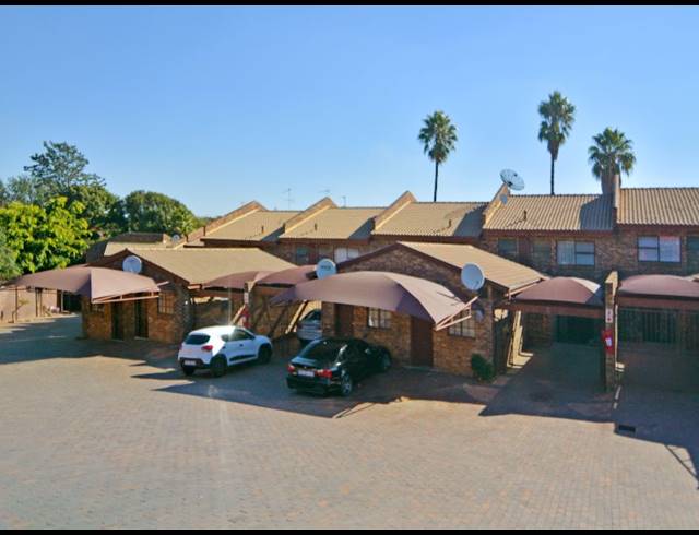 4 BEDROOM DUPLEX FOR SALE IN BRAMLEY NORTH